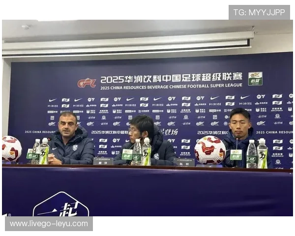 武汉三镇足球俱乐部迎接新赛季，力争突破挑战